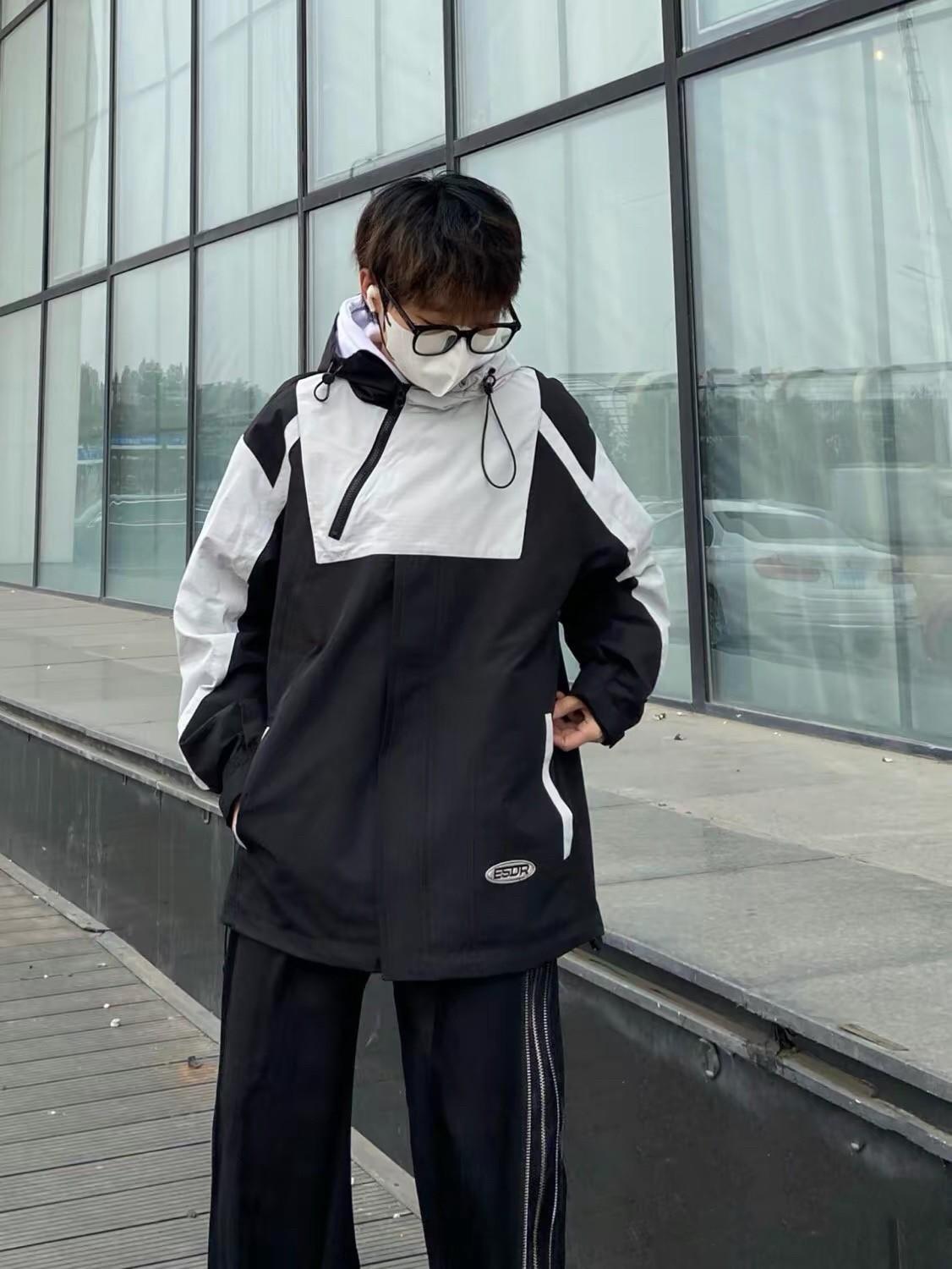 Wow这冲锋衣也太耐思了👍